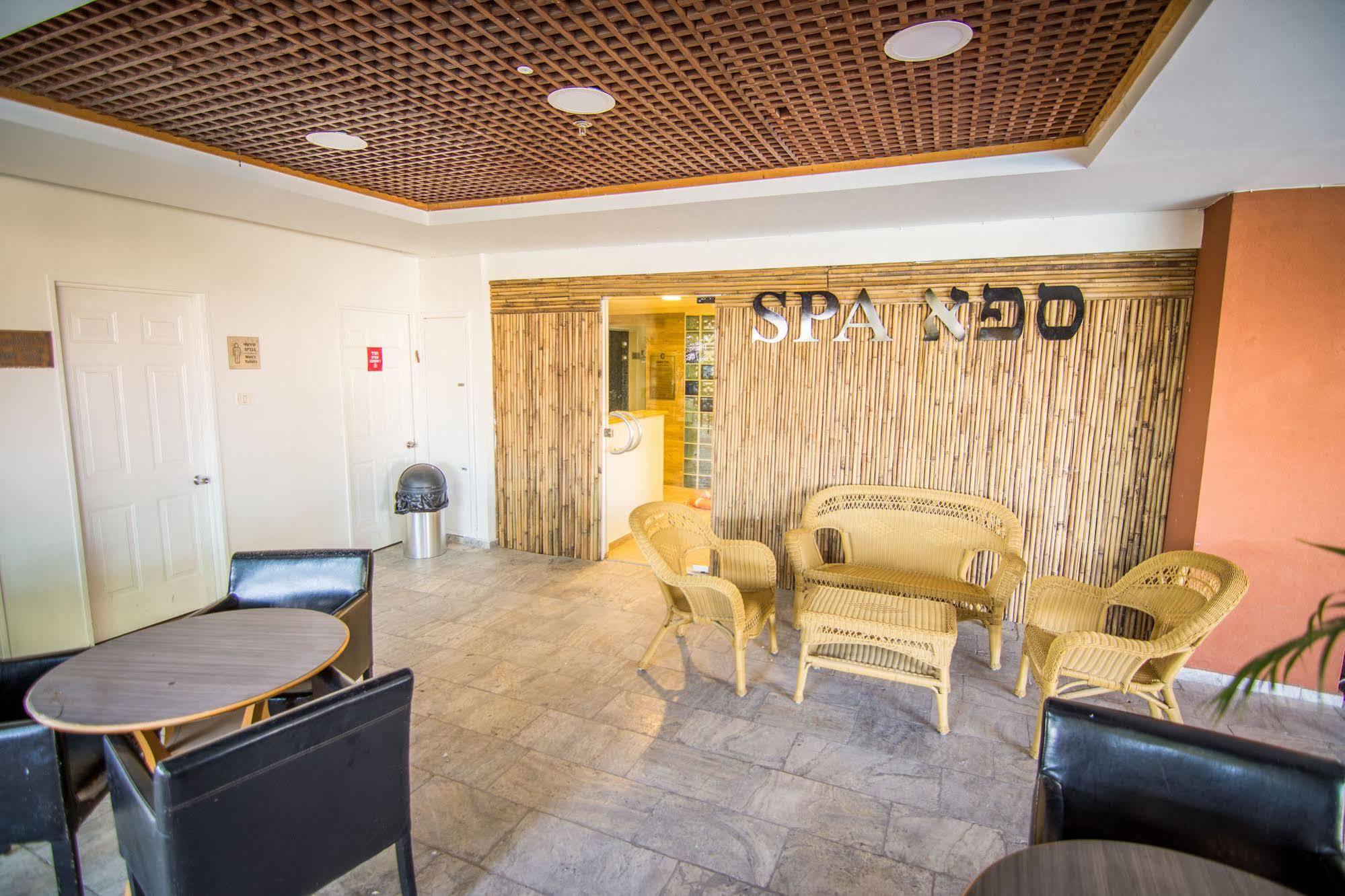 קומפורט מלון 3*